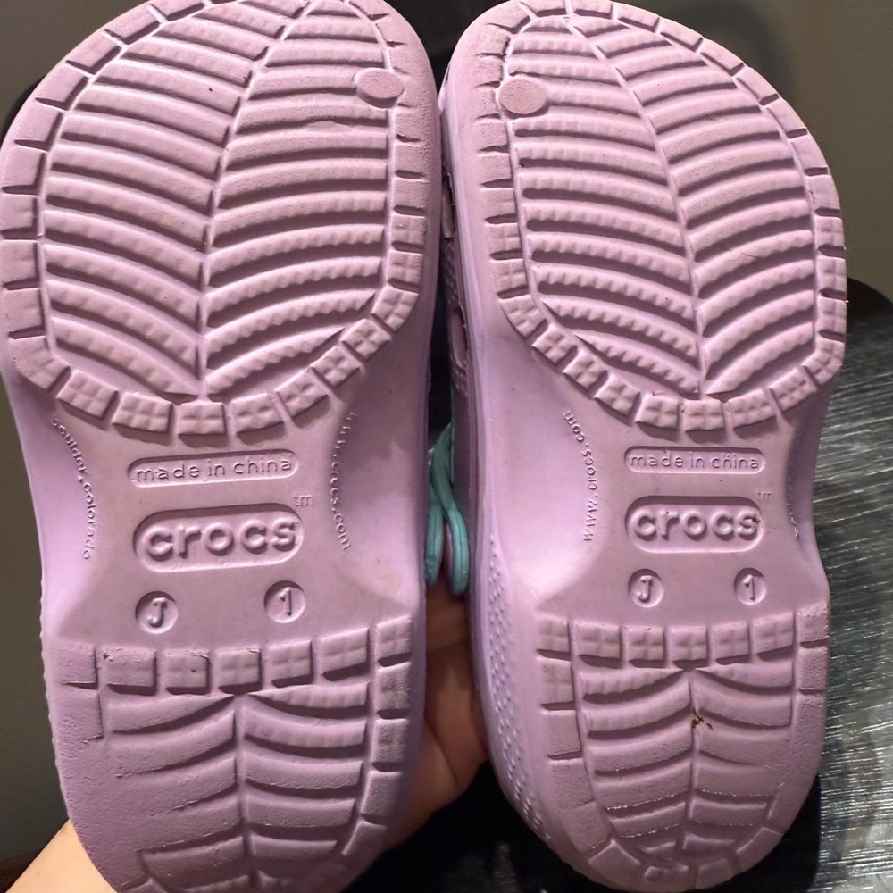 Frozen Crocs - Elsa and Anna Size J1 (big kids) - Picture 12 of 14